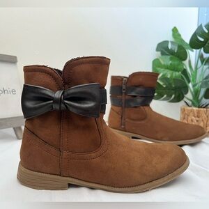 Ugg Joanie bow ankle boot for kids in cognac and dark brown. Size 3